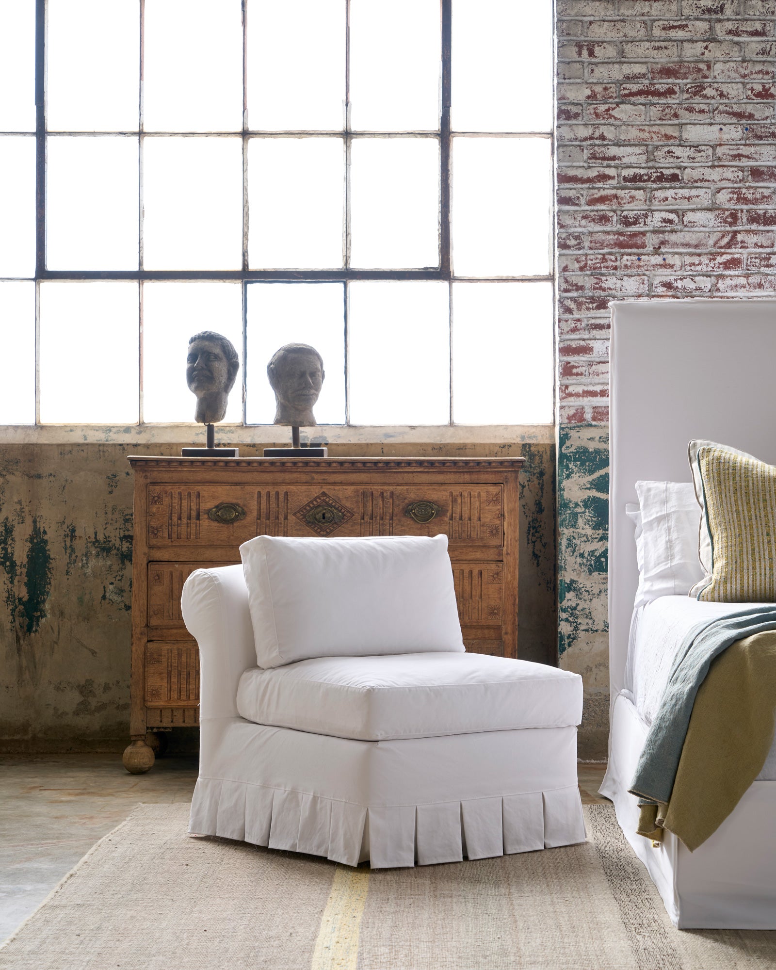 CHLOROS Triangle Arm 1-Seater Sofa クロロス Victoria Armless Chair – Cisco Home