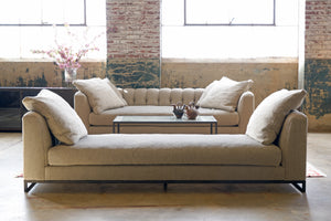  A daybed and a sofa in front of each other in front of a large window. Photographed in Andrews Burlap. 