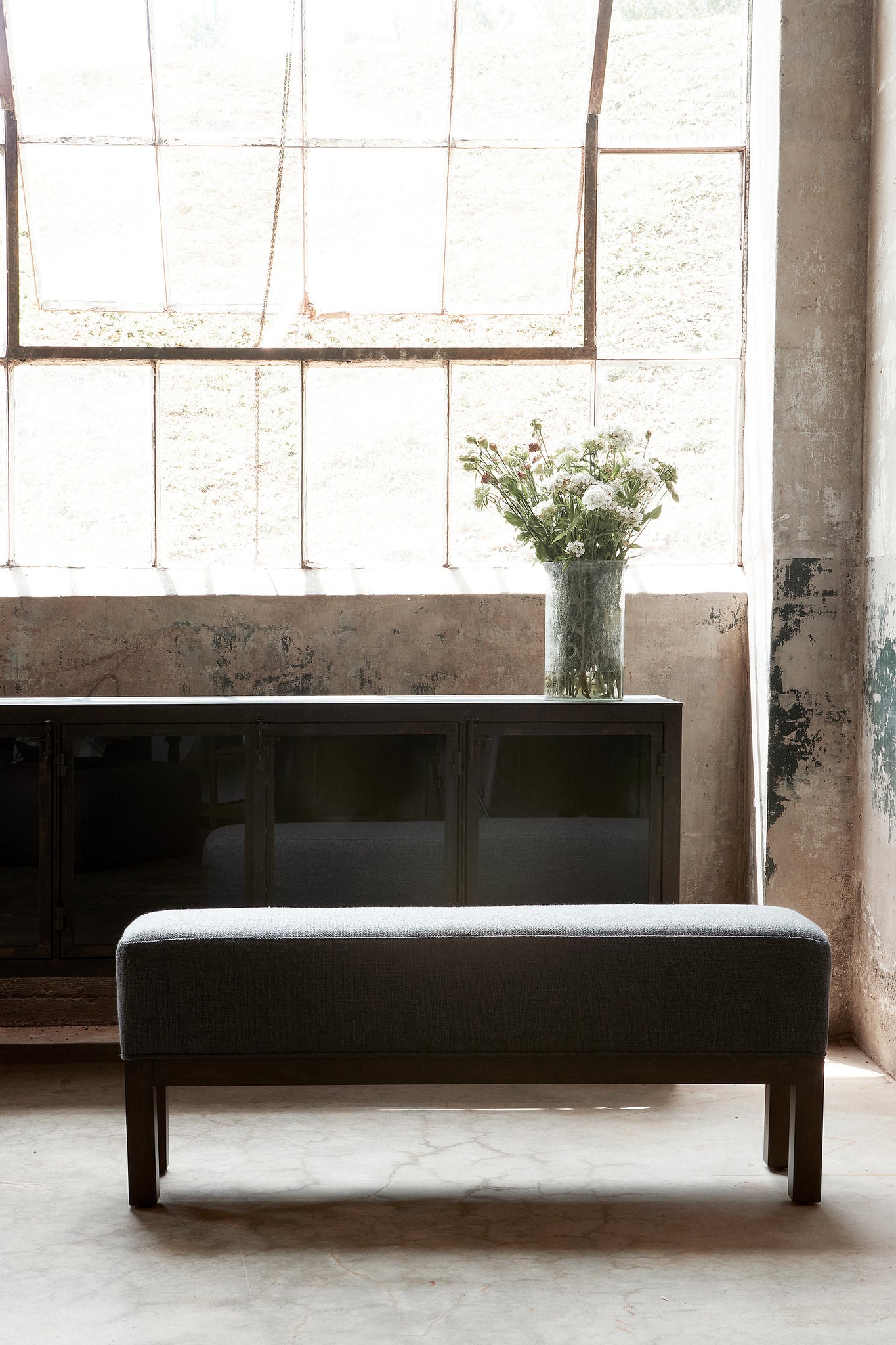  Isaac Credenza 